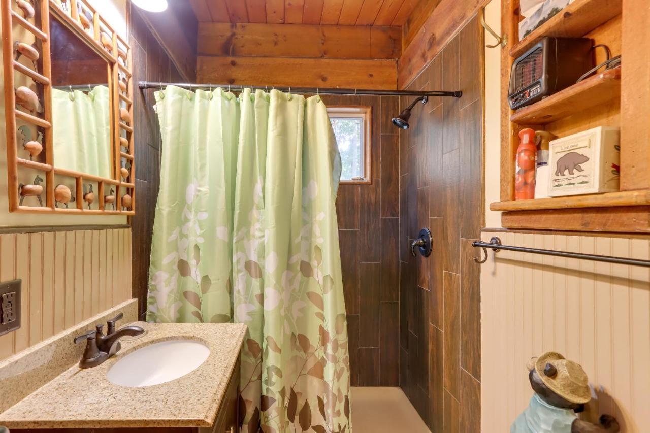 Mountaintop Ellijay Cabin With Private Hot Tub Exterior photo